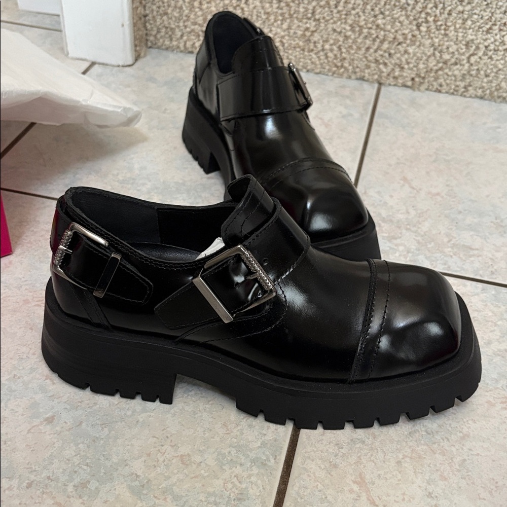 Genuine leather shoes